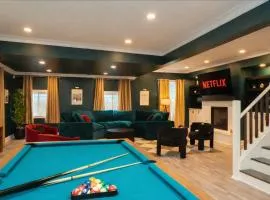 NEW Final Four Fun- Karaoke Lounge - Hot Tub - Prof Photos Coming Soon