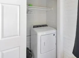Fresh Condo Near Beach Pool BBQ Balcony Beach Access