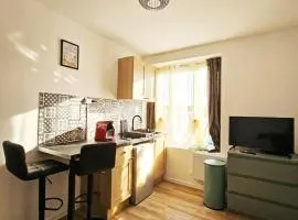 Logement rénové avec accès grand jardin, SPA-Jacuzzi, sauna commun