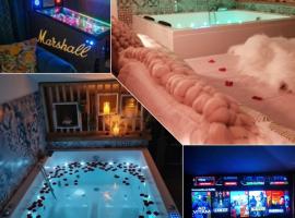 Nuit Romantique, Spa, Champagne, Cinéma, Flipper - Escapade Veyloise, hôtel à Pont-de-Veyle