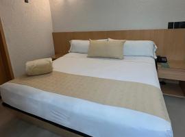 Hotel Emperador centro Guadalajara y Remodelado, hotell i Guadalajara