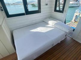 Houseboat BluSeaDream Dolphin 2, hotel a l'Alguer