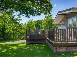 Oakdene 4 Bedroom Superior Lodge with Hot Tub