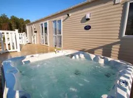Oakdene 3 Bedroom Sublime Caravan with Hot Tub