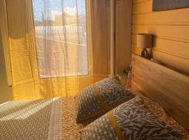 Les pieds dans l'eau face au lagon - Le Bel Instant, Hotel in Sainte-Anne