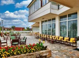 Hotel Caesar B&B Fronte Mare in Centro di Milano Marittima