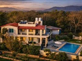 The Jungle Gate Villa