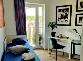Richy Stylish Balcony Room Brussels- Garden view- Shared Bathroom- Inclusive Home