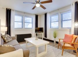 Upscale Apt at The Lofts in Historic Downtown Lead, Hotel in Lead