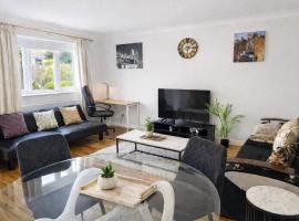 Modern 3 Bedroom Home, Free Parking, Garden, Pet Friendly โรงแรมในซิททิงบอร์น