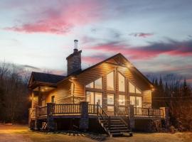 Le CHÂTEAU, Spa, Lake, WIFI, Fire Place, Fire Pit, Game Room, Canoes, Hotel in Namur