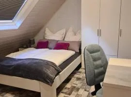 ,, Himmelsblick "Apartment komplett möbliert,direkt an der Haltestelle, nach Heidelberg,Mannheim ,Weinheim