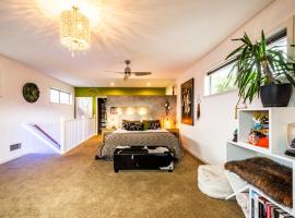 The Artist's House Wanaka, хотел в Luggate