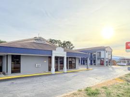 OYO Hotel Williamston، فندق في ويليامستون