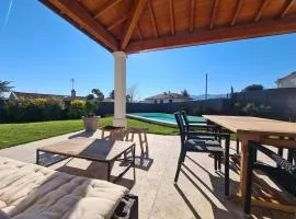 Villa en Ardeche Nord avec piscine proche Parc Peaugres