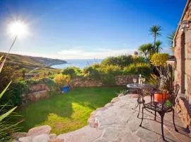 The Studio Beach Cottage Sea views Garden Amazing Location
