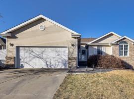 Spacious and Family Friendly! Lincoln Home with Deck, &alpha;&gamma;&rho;&omicron;&iota;&kappa;ί&alpha; &sigma;&tau;&omicron; &Lambda;ί&nu;&kappa;&omicron;&lambda;&nu;