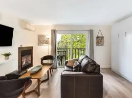 Beautifully Remodeled Top-Floor Condo Downtown