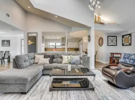 Private 1-Acre Hideaway, 2 Mi to Joe Pool Lake!