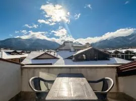 South Facing Bright Mountain View Penthouse - 2 balconies, 300mbps WIFI, washer
