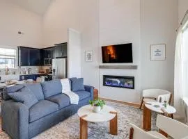 Boat-Ready Location! Airy Greenwood Family Cottage