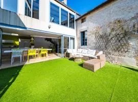 Maison ALMA Piscine -Baby Foot - Cheminée- Jacuzzi