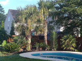 Private Master Suite for Solo Travelers and Pros, Hotel in Charleston