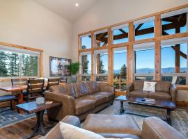 Spacious Townhome w 4 King Suites near Clubhouse, hotel Bigforkban