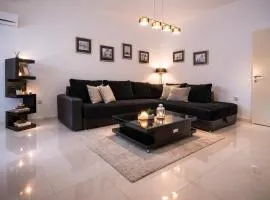 Lake View Double Balcony City Center Apartment in Ohrid