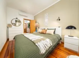 Cozy 3BR Near Av Liberdade Sleeps 8 Patio