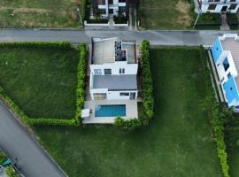 Luxury country house with private pool, hotel mewah di Carmen de Apicala