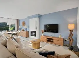 Private Garden Oasis BBQ, Pool, Walk to Beach