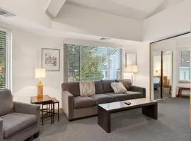 The Ridgeline by AvantStay Shared Pool Hot Tub Sauna Ski-In Access Village Walk