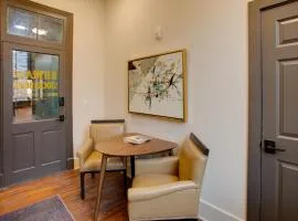 Near Med Centers Historic Apt in Dtwn Florence!