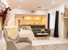 5BR - The Boulevarde Miranda - Parking, hotelli kohteessa Miranda