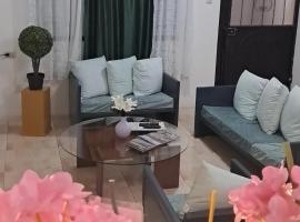Versátil apartamento familiar o de trabajo, cerca del Río y Centro Colonial, hotel v destinaci Gualaceo
