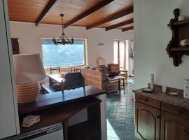 Villetta del Prato Il Tuo rifugio con Straordinaria Vista a Roccaraso, hotelli kohteessa Roccaraso