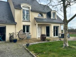 Gîte proche proche bord de mer, Hotel in Sens-de-Bretagne