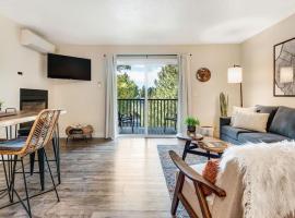 Gorgeous Condo near Downtown & the Deschutes River, khách sạn ở Bend