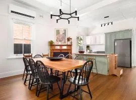 Family Home - Books Yard & Central Location