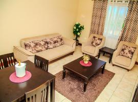 Nana's Lodge, hotel a Trofwi