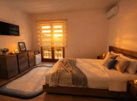 Smart TV Free Parking Backyard Near Lake Veluxa Couples Apartment