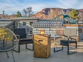 Timber & Tin C 2Bed 2Bath w Pool & Rooftop Deck