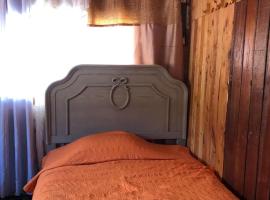 Cabaña Planta Alta con Vista al Volcán Barú, hotel di Paso Ancho