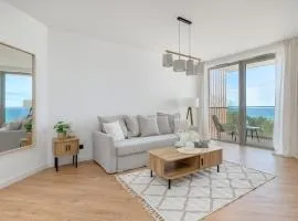 Apartment with direct sea view