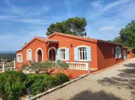 Villa Christine, with pool and views in Provence