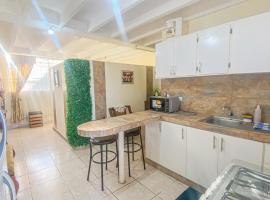 SUITE AMOBLADA TODO INCLUIDO, hotel en Quito