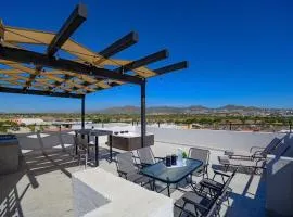 Beautiful penthouse with rooftop!