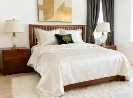 Cozy Queen Suite Room with pool view in Villa - Pool-Club-Disney