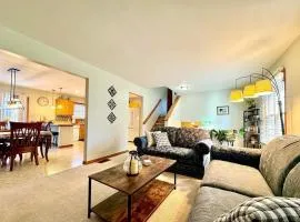 Charming Family Friendly House, Hot tub, Playroom